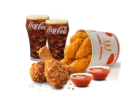 2 Crispy Fried Chicken + 4 Pc Chicken Wings Bucket + 2 Dips + 2 Coke